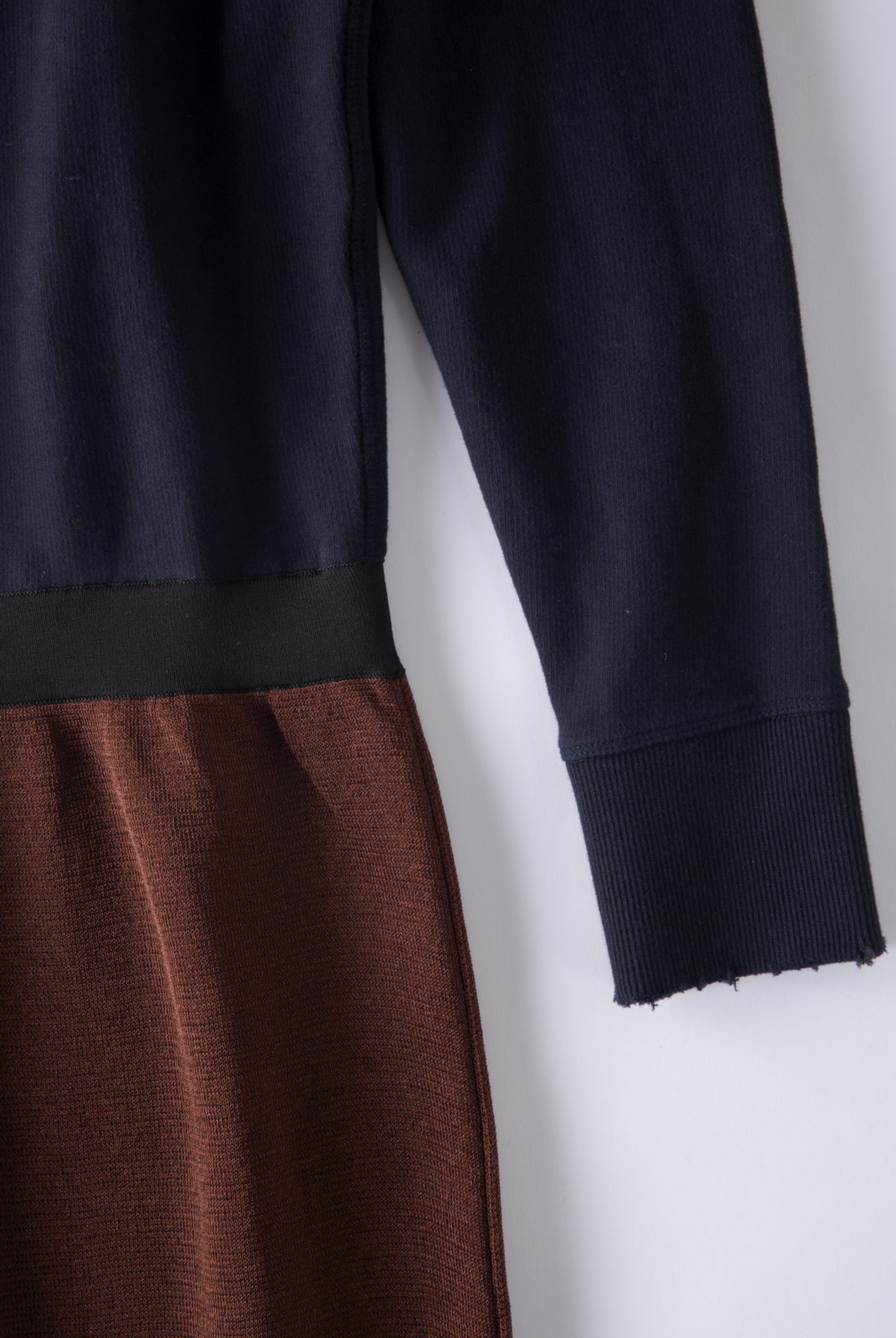 Robe sweat, bleu marine et marron, lurex, encolure ronde, manches longues, JWAnderson