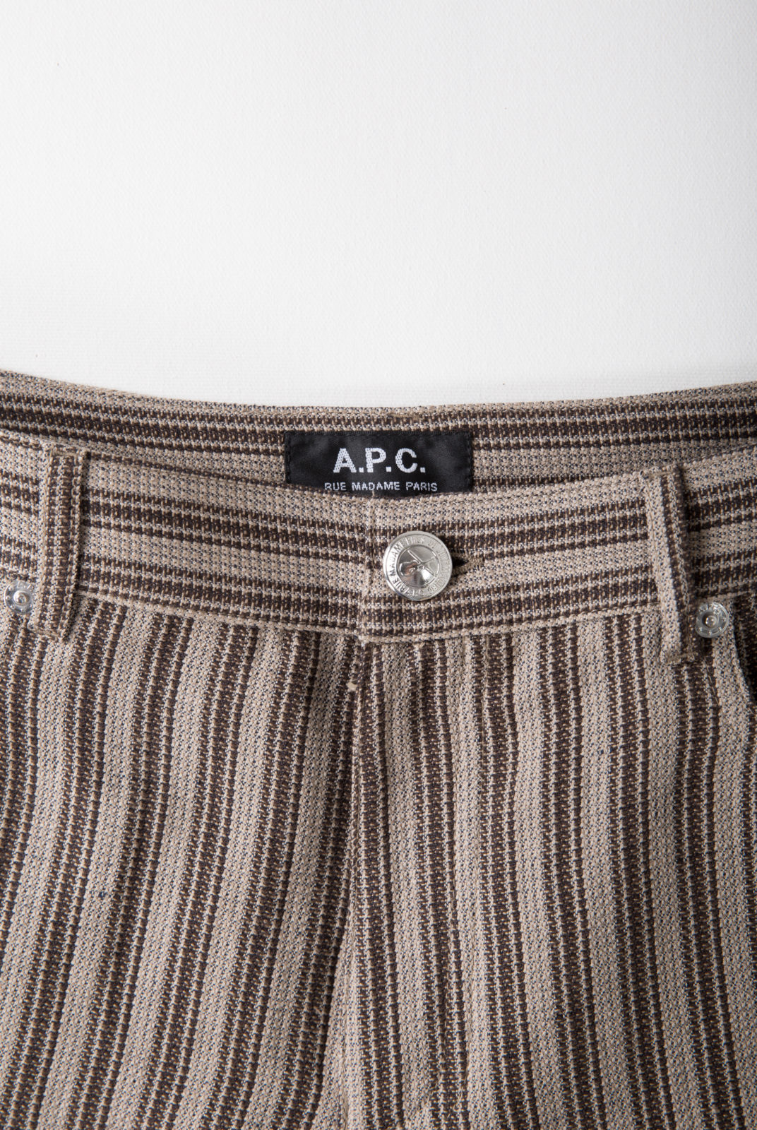 short, à rayure coton-lin marron, coupe courte et taille haute, apc